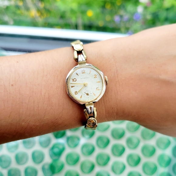 Vintage Ingersoll Dainty Classic Stretch Watch - Picture 2 of 7